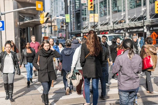 Un 56 % de los canadienses considera que el país acepta demasiados inmigrantes
