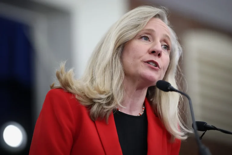 Abigail Spanberger elegida gobernadora: una firme defensora de la libertad reproductiva
