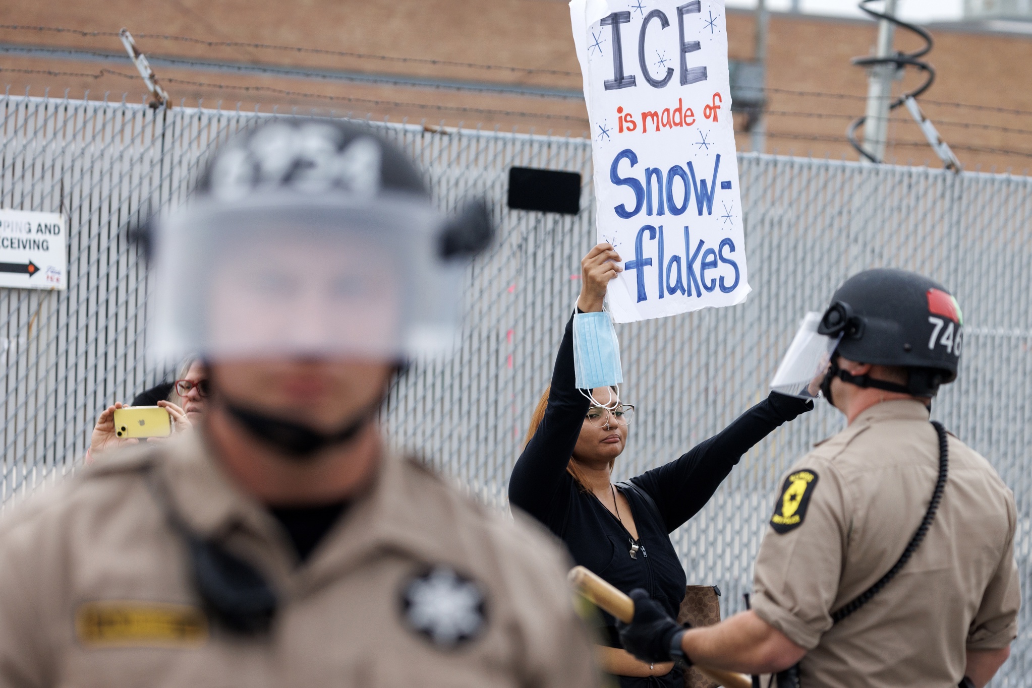 Juez ordena a ICE mejorar condiciones ‘inhumanas’ en centro migratorio cerca de Chicago