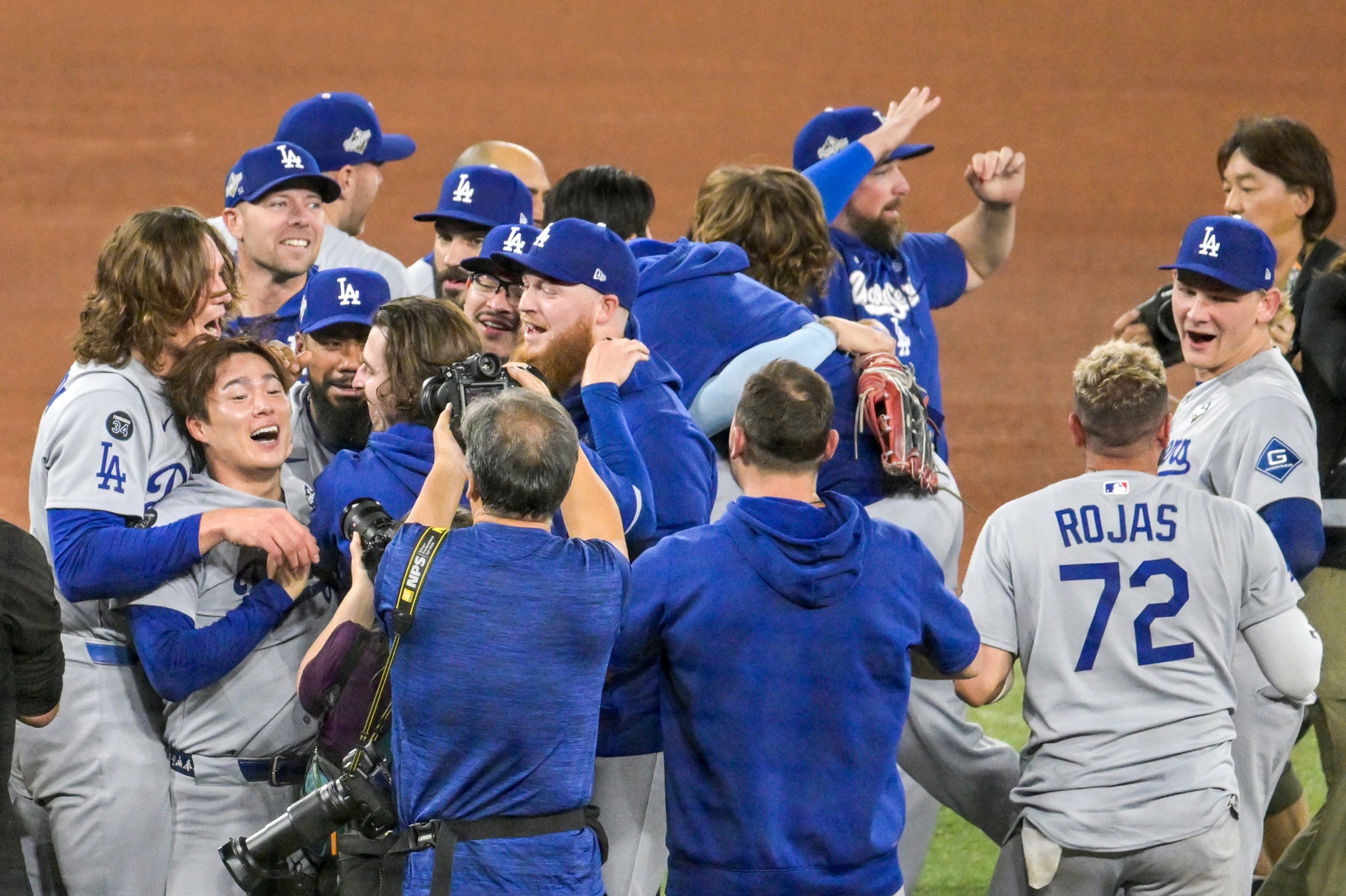 Rojas, los Hernández y Pagés, la valía latina en triunfo de los Dodgers en Serie Mundial