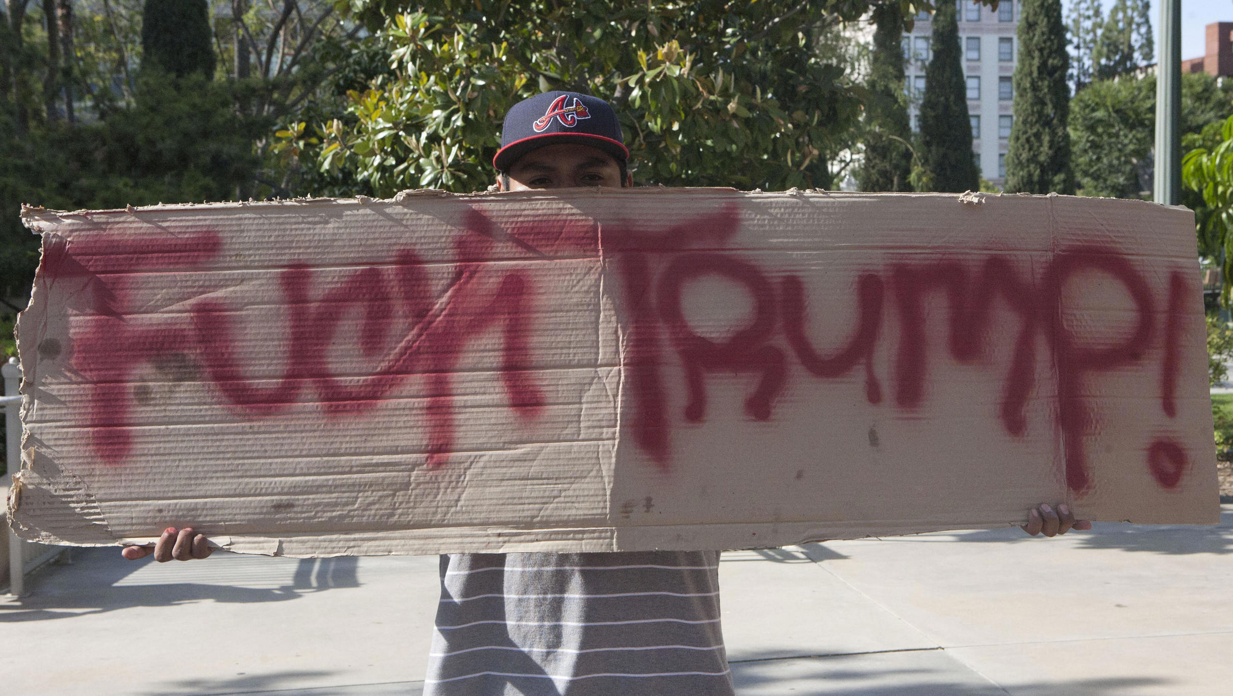 Un 20% de latinos que votaron a Trump en Texas se arrepiente de su elección, dice encuesta