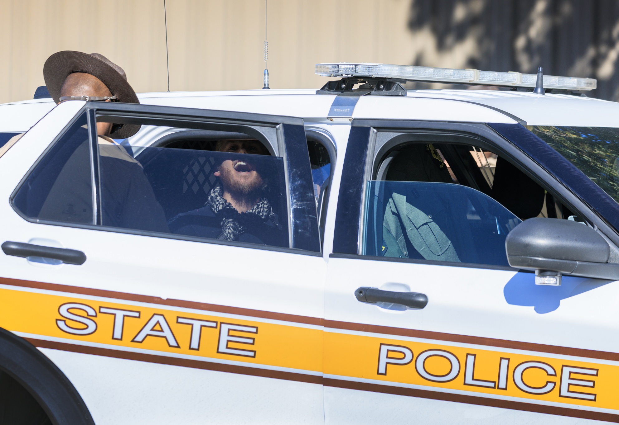 Juez en EEUU declara ilegal detención por ICE de una maestra colombiana en una guardería