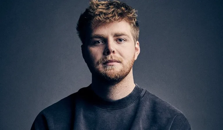 Lola Young, Alex Warren y Olivia Dean aspiran al Grammy a mejor artista nuevo