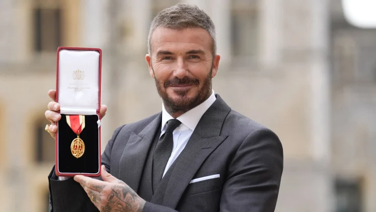 Beckham, nombrado caballero por el rey Carlos III