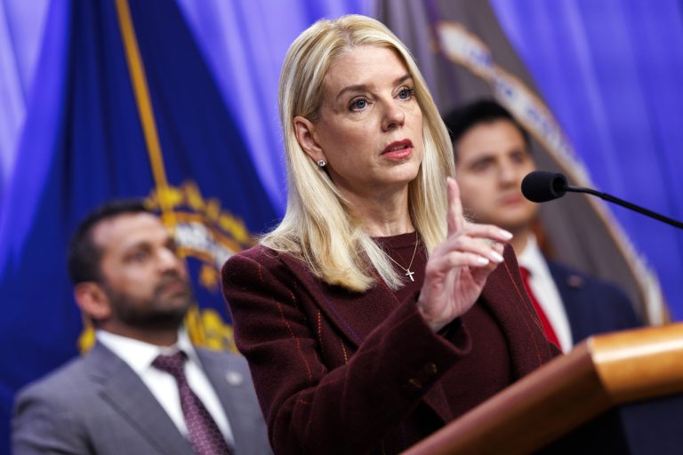 FBI arresta a cinco personas acusadas de planear un “ataque terrorista” en California