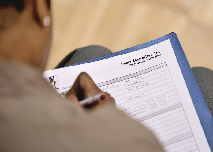 El paro sube en noviembre al 4,6 % en EE.UU. con una creación de 64.000 empleos