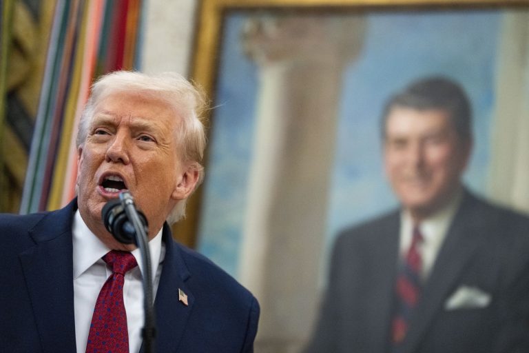 Trump demanda a la BBC por presunta difamación y pide hasta 5.000 millones de dólares