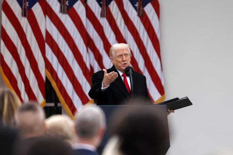 Universidad en Miami aprueba de nuevo regalar un terreno a la polémica biblioteca de Trump