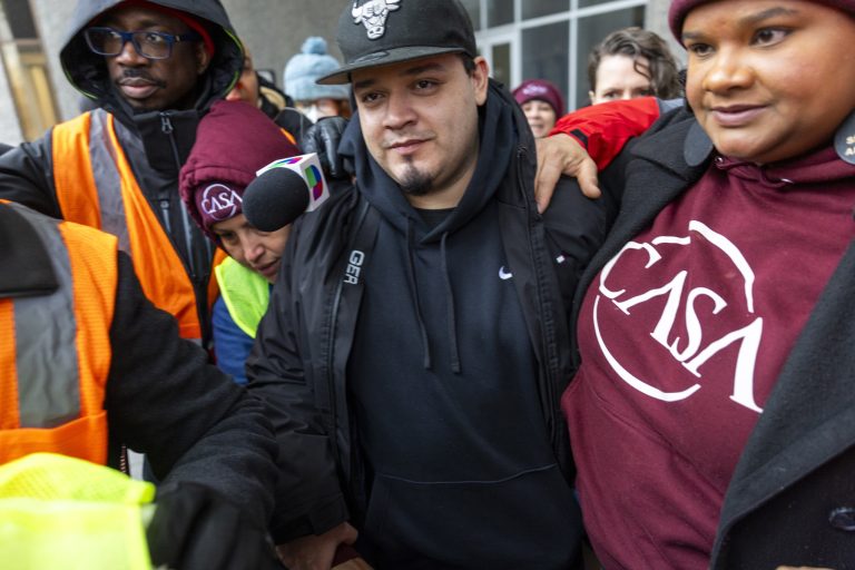 Cargos por tráfico contra salvadoreño Ábrego García serían represalia de EEUU, según juez