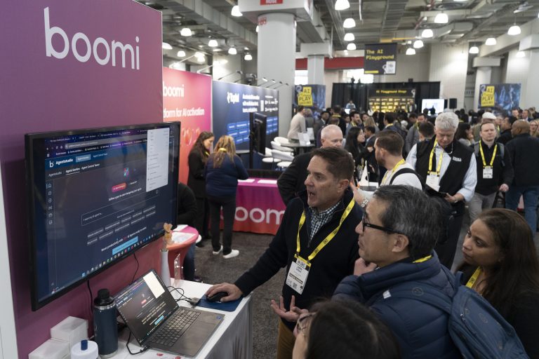 Experto urge a dotar de “empatía” a la IA para evitar crear una “inteligencia alienígena”