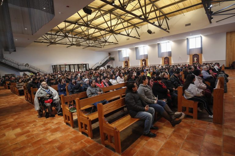 Iglesia católica quiere a ICE fuera de peregrinación al Santuario de Guadalupe en Illinois