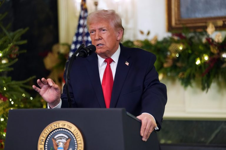 Trump rebautiza con su apellido el Centro Kennedy de Artes Escénicas de Washington