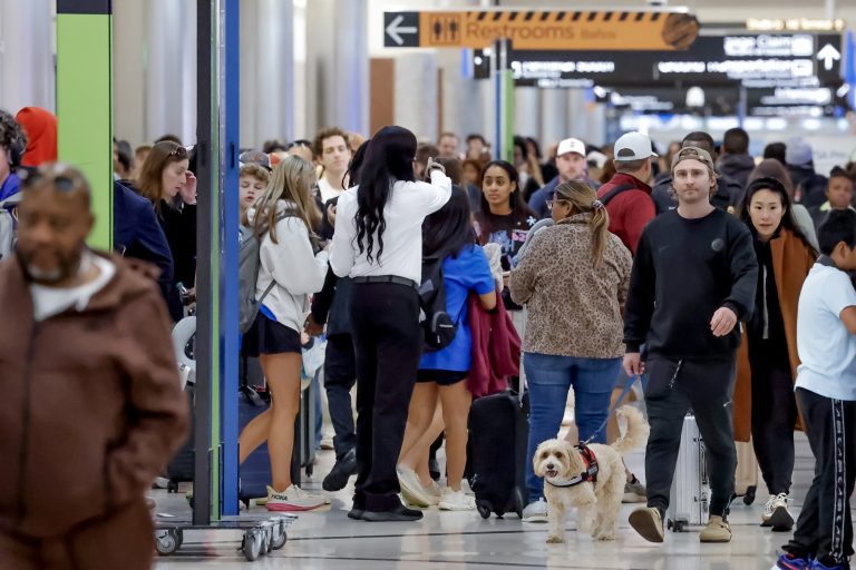 EE.UU. aplicará en sus aeropuertos una tarifa de 45 dólares a pasajeros sin Real ID