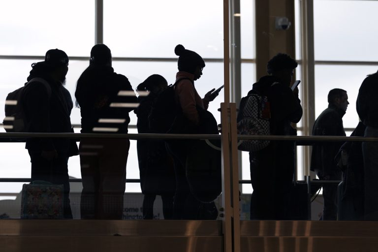 EEUU empieza a tomar fotos y datos biométricos de extranjeros que entren y salgan del país