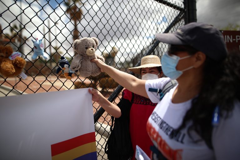 Varias ONG denuncian condiciones “inhuamanas” en el mayor centro de detención de EE.UU.