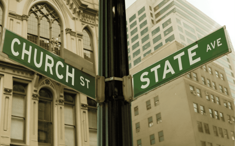 Familias de Texas Presentan Nueva Demanda Colectiva para Detener a los Distritos Escolares Públicos de Todo el Estado de Mostrar los Diez Mandamientos