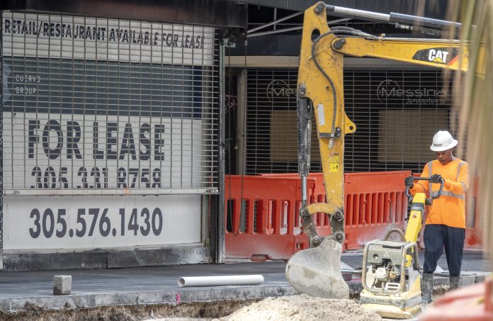 Dos de cada tres obreros en Miami son migrantes, la mayor proporción en Estados Unidos