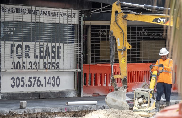 Dos de cada tres obreros en Miami son migrantes, la mayor proporción en Estados Unidos