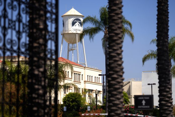 El CEO de Paramount envía carta a accionistas de WBD para intentar convencerles de oferta