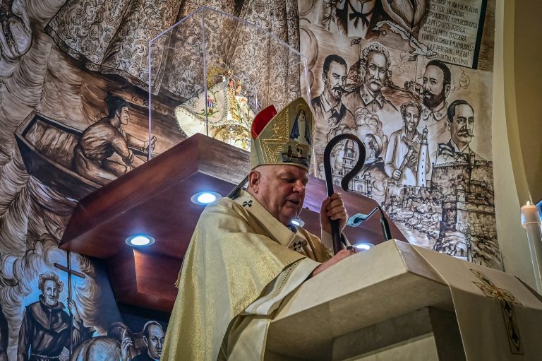 Arzobispo de Miami pide a Trump una tregua de las deportaciones de inmigrantes por Navidad