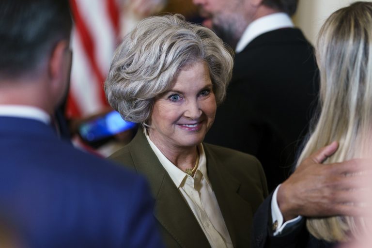 La jefa de gabinete de la Casa Blanca afirma que Trump tiene “personalidad de alcohólico”