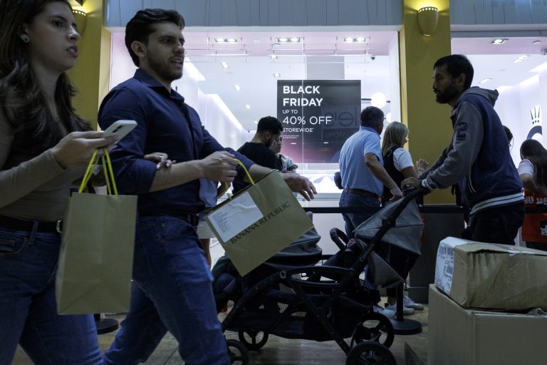 Estados Unidos se vuelca en las rebajas y anota récord de gasto ‘online’ en el Ciber Lunes