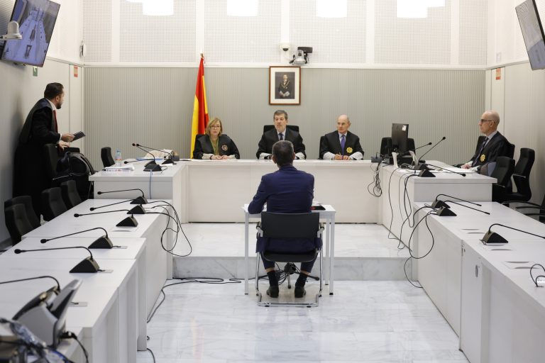 España entrega a EE.UU. a un exdirectivo de la ONU acusado de quedarse con 60 millones