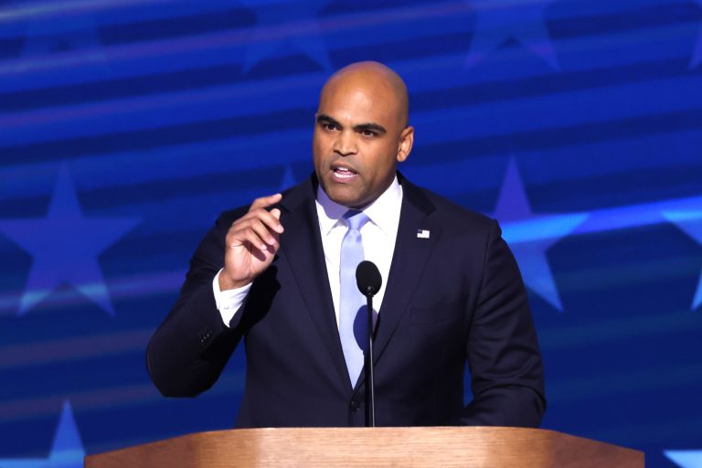 Demócrata Colin Allred abandona su candidatura al Senado de Texas