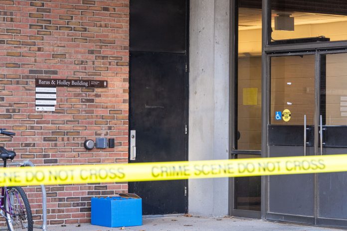 ¿Qué es la lotería de la 'green card' que ha pausado Trump por el tiroteo en Brown?