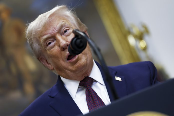 Trump califica el caso Espten como una "caza de brujas"