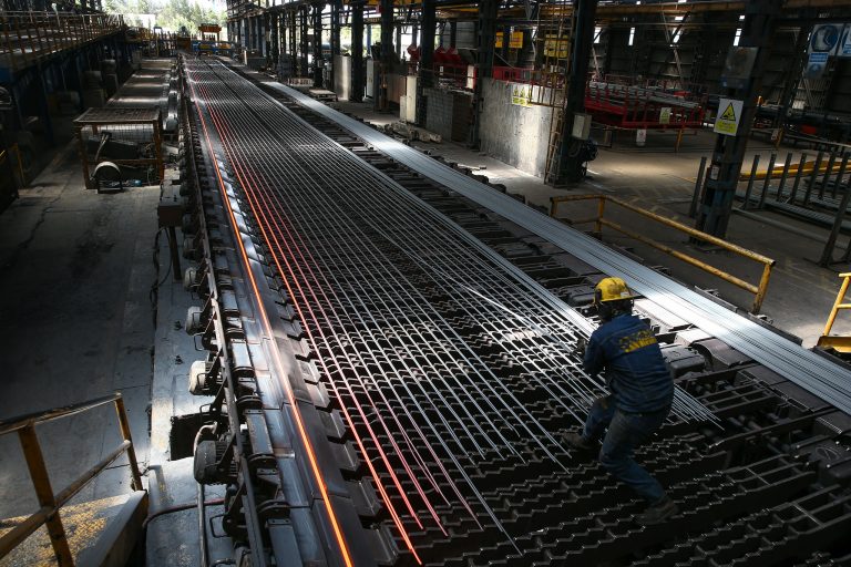 La producción industrial en EEUU cayó un 0,1 % en octubre y aumentó un 0,2 % en noviembre