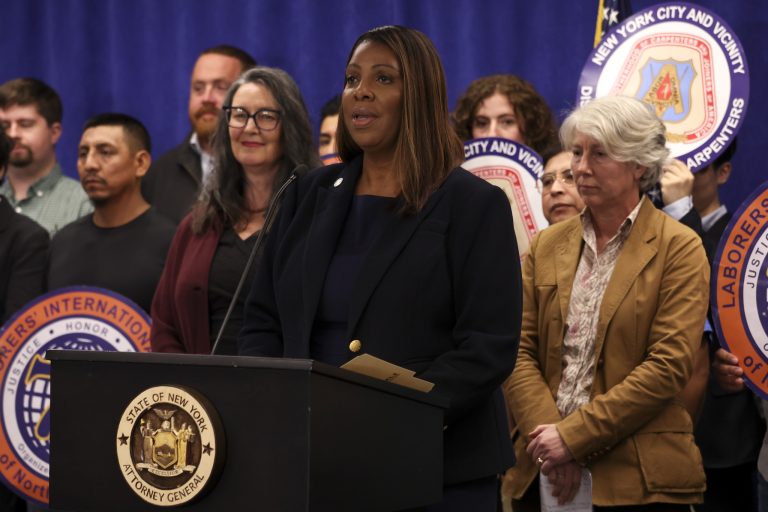 Fiscalía General de Nueva York demanda a UPS por robo de salarios a empleados temporales