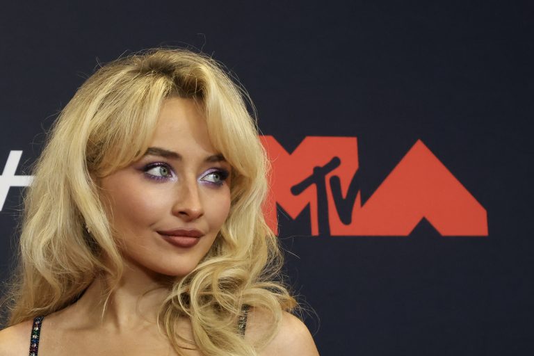 Sabrina Carpenter carga contra la Casa Blanca por usar su música en vídeo de deportaciones