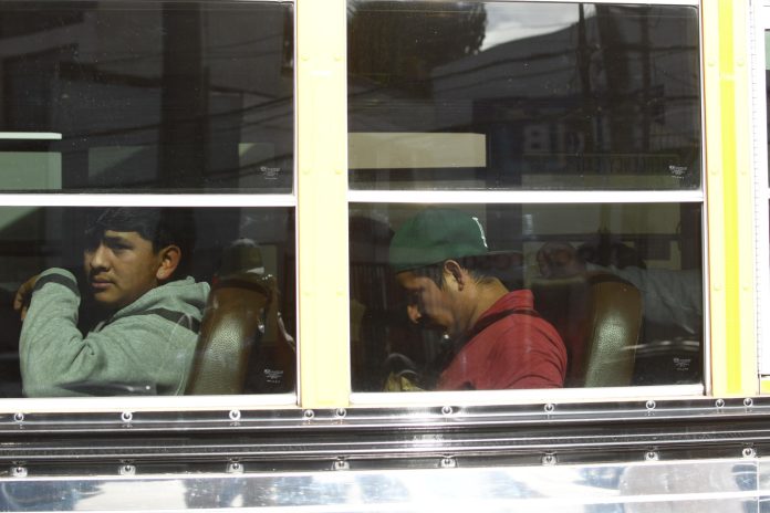 Deportación de guatemaltecos desde EEUU cae un 22 % en 2025, a pesar de medidas de Trump