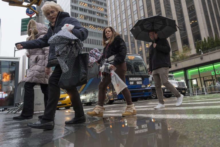 Estadounidenses divididos entre aprobación y rechazo a captura de Maduro, según encuesta