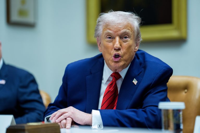 Trump dice que EE.UU estaba listo para una “segunda oleada” de ataques, pero no hizo falta