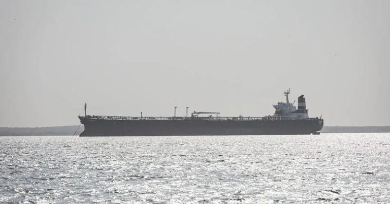 La petrolera Chevron envía al menos 11 buques cisterna a Venezuela