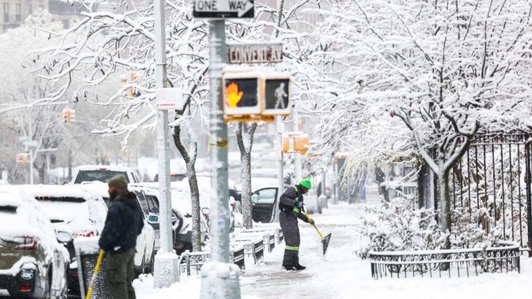 Trump aprovecha la inminente tormenta invernal en EEUU para negar el cambio climático