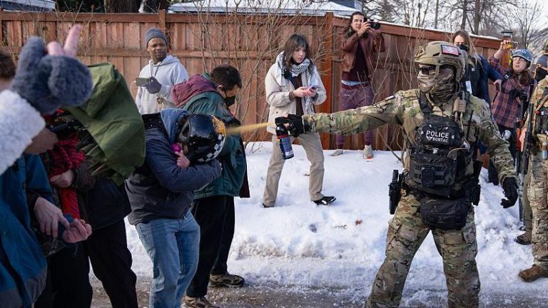 EE. UU.: Muerte a manos de un agente del ICE en Mineápolis es injustificada