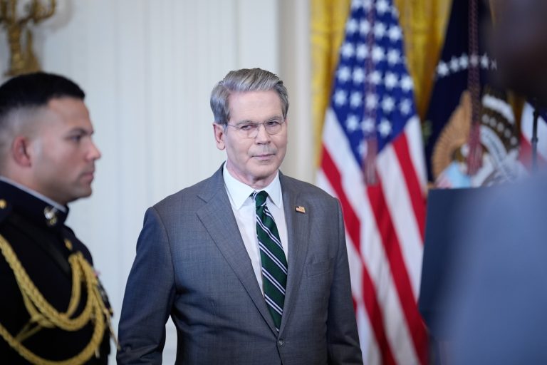 EEUU anuncia sanciones contra cuatro empresas por transportar crudo venezolano