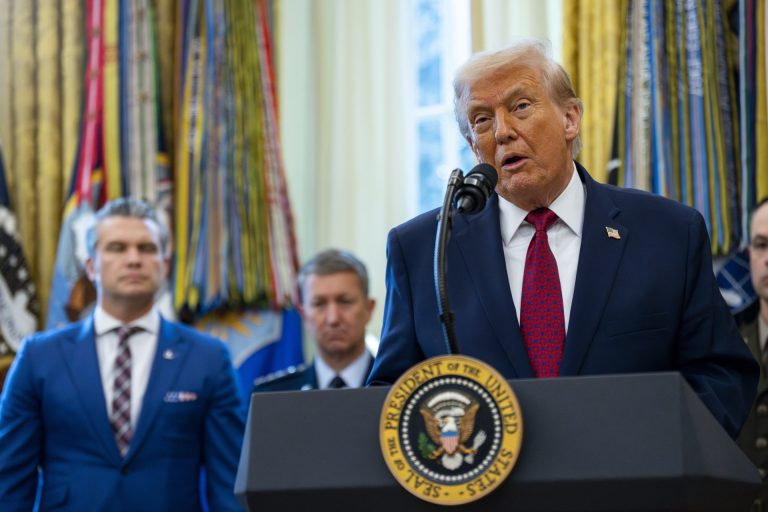 Trump dice que se usó un nuevo tipo de arma en la operación para capturar a Maduro