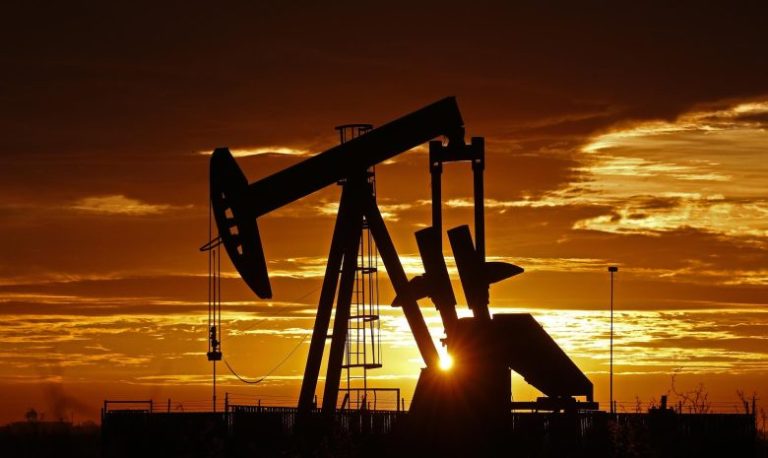 El petróleo de Texas sube un 0,6 % con la vista puesta en Irán y Venezuela