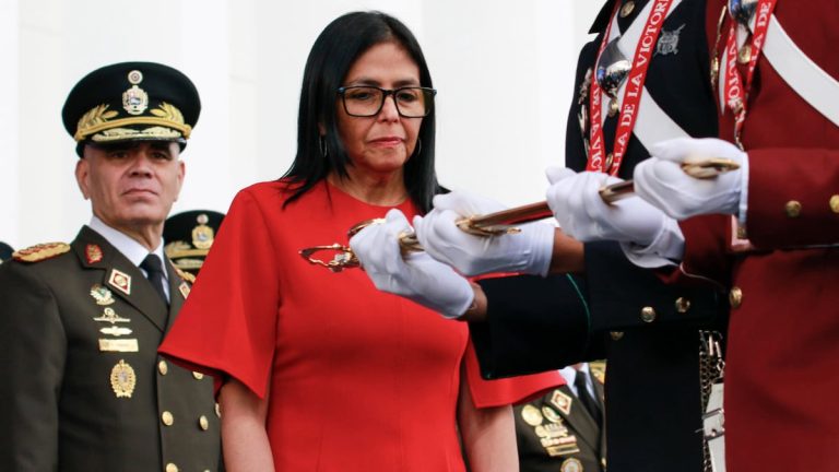 La Fuerza Armada de Venezuela reconoce a Delcy Rodríguez como su comandante en jefe
