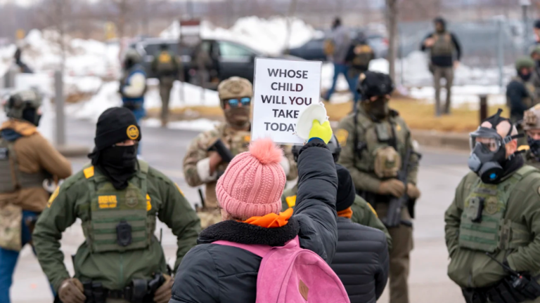 El Gobierno de EE. UU. asegura que 650.000 inmigrantes irregulares han sido deportados