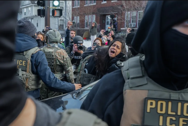 Una jueza federal rechaza restringir por ahora las operaciones de ICE en Minnesota