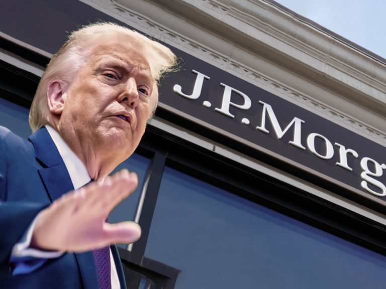 Trump demanda a JPMorgan por 5.000 millones de dólares por excluirlo del banco