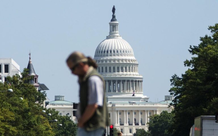 Trump critica a quienes lo investigaron por el ataque al Capitolio a cinco años del asalto