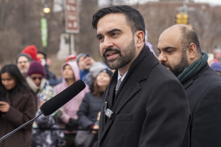 El Alcalde de Nueva York firma órdenes ejecutivas en beneficio del consumidor