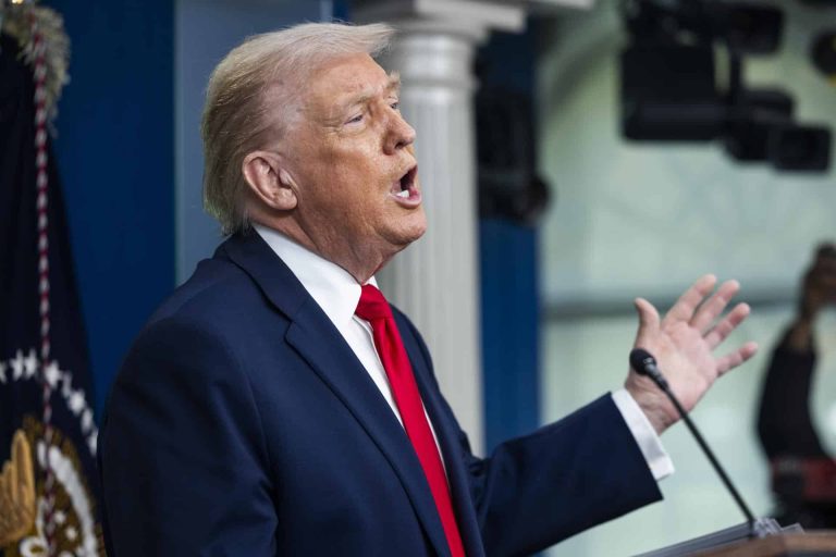 Trump insiste en que “ninguna persona ni ningún presidente ha hecho más por la OTAN”