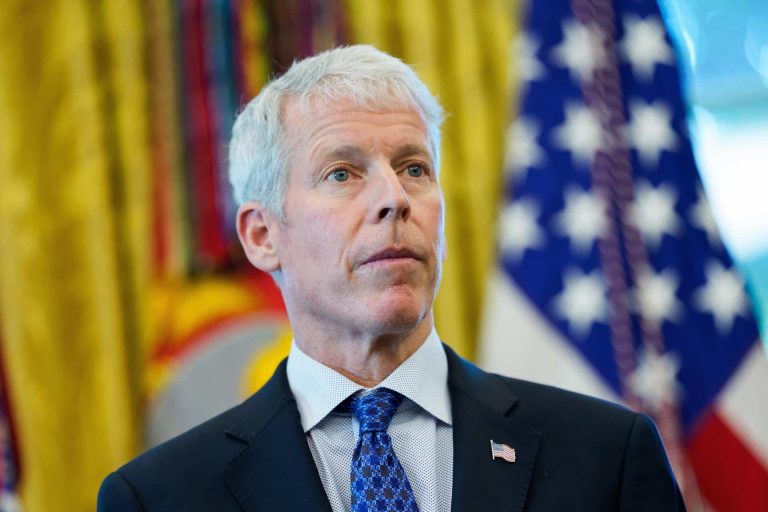 EEUU avisa que controlará la venta de petróleo de Venezuela por tiempo “indefinido”